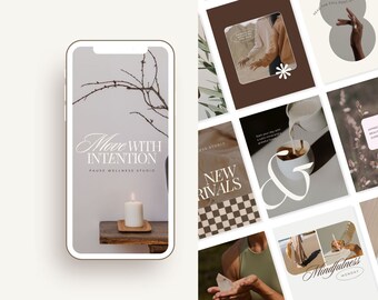 Può includere: Lo schermo di un telefono che mostra il logo di uno studio di benessere con il testo "Move With Intention" e "Pause Wellness Studio". Lo sfondo è grigio chiaro con un ramo di ramoscelli nudi.