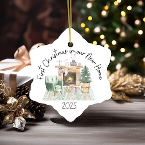 Erstes Weihnachten in unserem neuen Haus 2025. Runde Keramik Ornament, Geschenk für ein neues Zuhause, Weihnachtsdekoration, Housewarminggeschenk,
