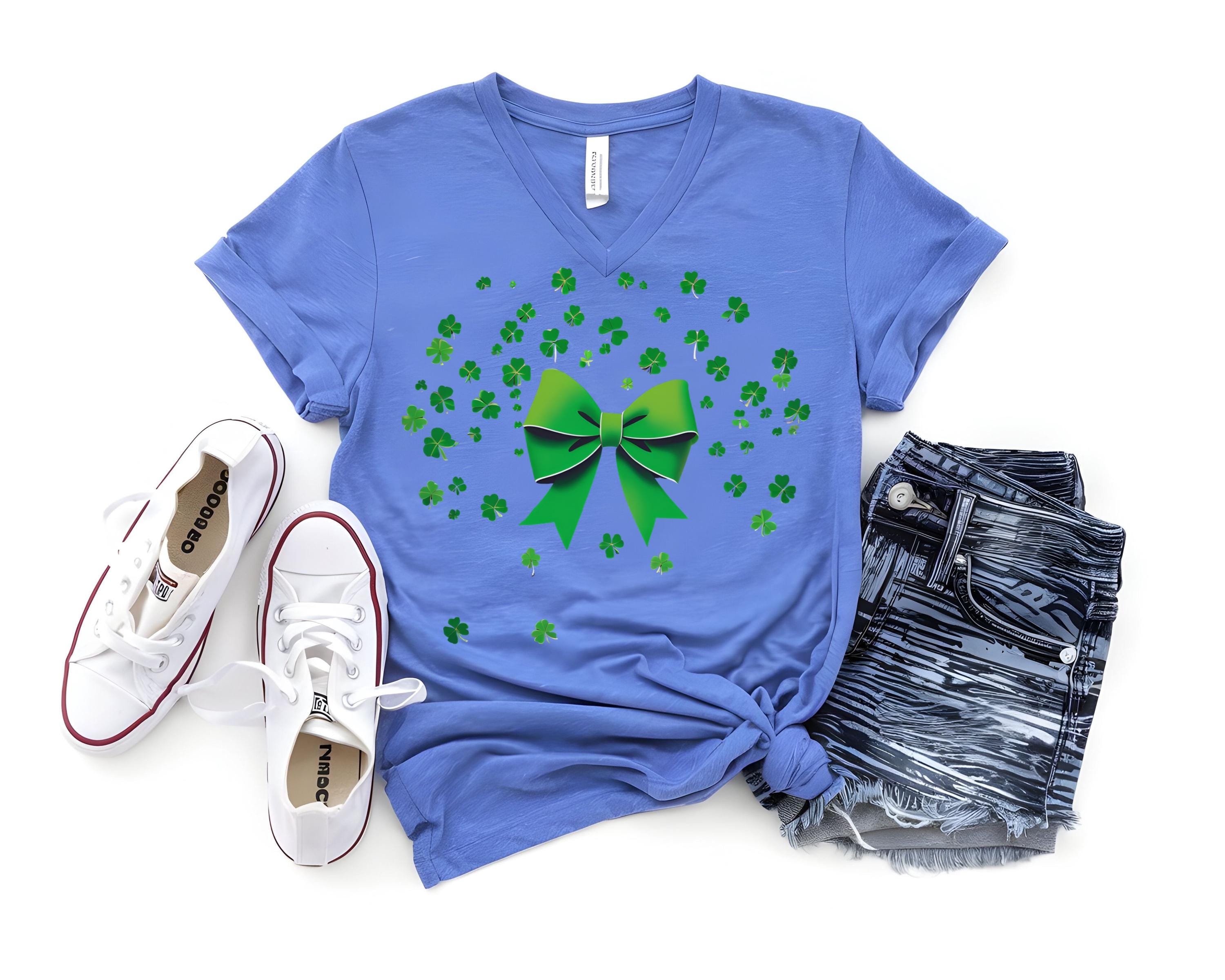 T-Shirt Donna per il Giorno di San Patrizio con Grafica Trefoil Vintage T-Shirt Donna per il Giorno di San Patrizio con Grafica Trefoil Vintage