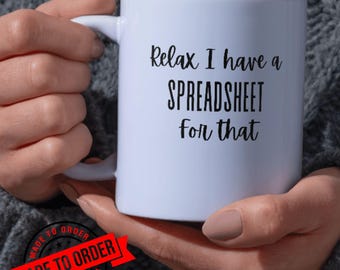 Relájate, tengo una hoja de cálculo para esa taza. Taza de café divertida para la oficina. Regalo para amantes de los datos. Amante de Excel. Regalo para contadores. Analistas. Humor sobre productividad.