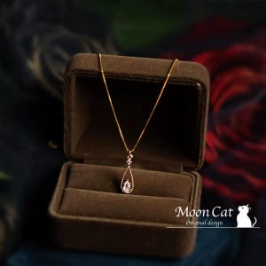 French Vintage Teardrop Pendant Necklace - 18K Gold-Plated - Elegant Minimalist Jewelry - Perfect Gift for Her