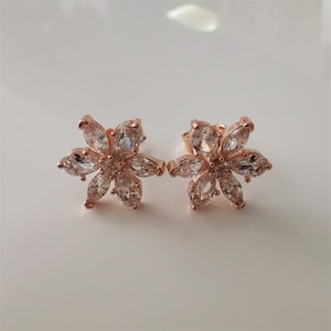 pandora Sparkling Herbarium Cluster Stud Earrings