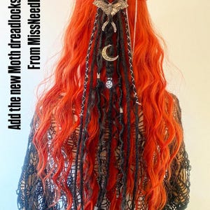 Lazo gótico de polilla con cabeza de muerte hecho a mano en cola de caballo con rastas largas, adorno para el cabello con rastas con clip, adorno para el cabello bohemio de bruja