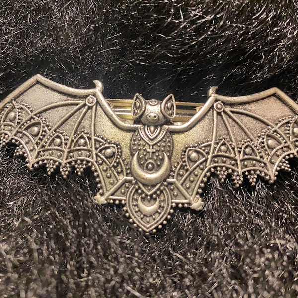 Filigree Wings spread bat in flight gorgeous gothic Vampire Silver metal large clip barrette hair falls wigs crescent moon Easter day gift