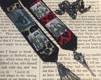 Conjunto de broches hechos a mano, broches con personajes de monstruos góticos (2,4 cm de ancho)