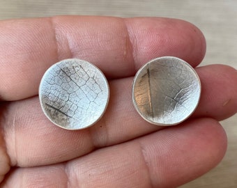 Sterling silver stud earrings with leaf texture, Circle stud earrings, Textured silver stud earrings, Leaf pattern silver