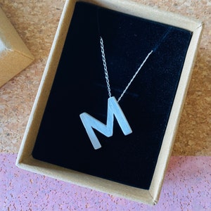 Collar inicial de plata, Collar de letras sans serif de plata, Collar personalizado, Collar personalizado