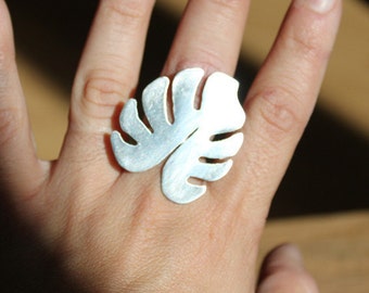 Monstera leaf maximalist silver ring for women, Tropical leaf silver ring, Plant lover gift, Etsy Pick