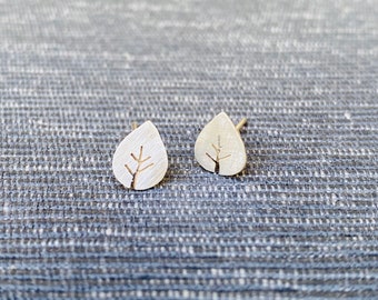 Leaf sterling silver stud earrings, Dainty tiny stud earrings, Bridesmaid gift earrings