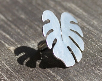 Monstera deliciosa leaf sterling silver ring, Oversized statement ring, Monstera ring