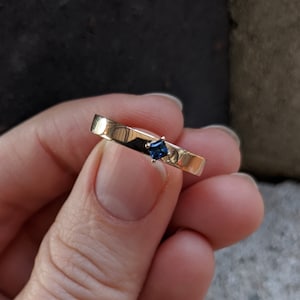 Anillo de compromiso de zafiro
