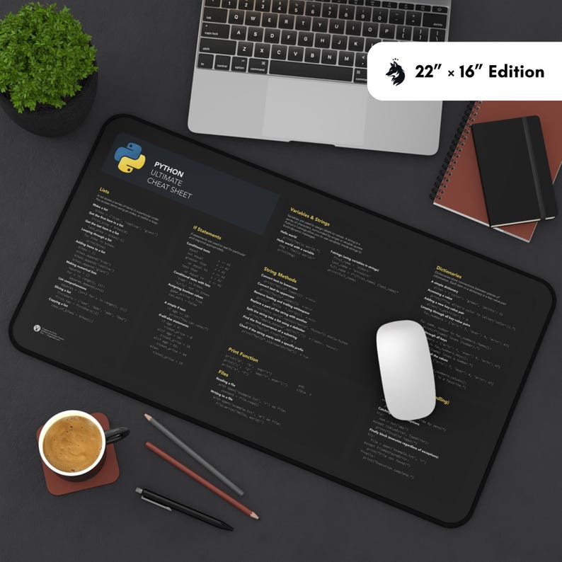 Może przedstawiać: Czarna mata biurkowa z arkuszem ściągawki Python w ż&oacute;łtym tekście i logo Pythona. Mata ma wymiary 56 cm x 41 cm. Zawiera informacje o listach, zmiennych, ciągach znak&oacute;w, słownikach i innych.