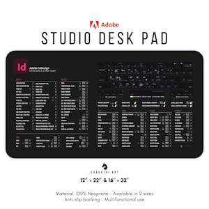 Op de afbeelding: Een zwarte bureauonderlegger met een wit Adobe InDesign-toetsenbord en een cheat sheet. De bureauonderlegger is verkrijgbaar in twee maten: 30,5 cm x 55,9 cm of 40,6 cm x 81,3 cm. Hij is gemaakt van 100% neopreen en heeft een antislip-rug.