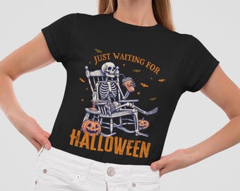 Funny Halloween T-shirt Skull waiting.