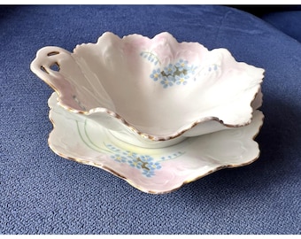 M & Z Austria sausschotel + onderbord porseleinen bladvormige handgeschilderde bloemen antieke serveerschaal