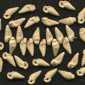 Vintage Plastic Seashell Beads 15mm Neutral Sand Color w/ Great Detail 36 Pcs. Western Germany