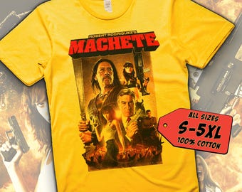 Puede incluir: Camiseta amarilla con un estampado gráfico de la película "Machete" con Danny Trejo, Michelle Rodriguez y Robert Rodriguez. El texto "Robert Rodriguez's Machete" está impreso en rojo en la camiseta. La camiseta está disponible en tallas S-5XL y está hecha de 100% algodón.