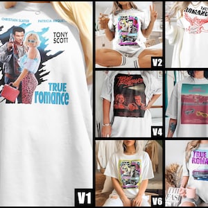 Pode incluir: Um conjunto de 7 t-shirts brancas com diferentes designs gráficos que representam o filme "True Romance". Os designs incluem um casal, um carro, uma paisagem urbana e uma figura alada.