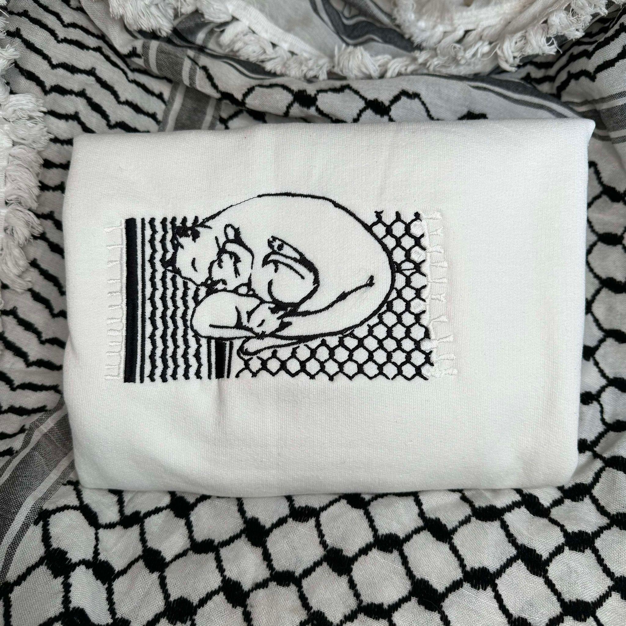 Chat dormant sur le drapeau Kufiyah - Sweat-shirt brodé personnalisé - Sweats à capuche, col rond, conception personnalisée, villes palestiniennes, marchandise Palestine