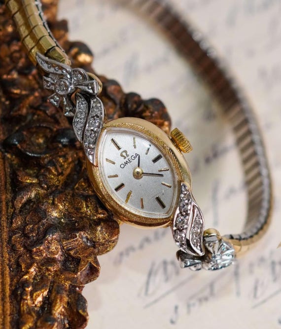 Vintage 14K Gold and Diamonds OMEGA Women display picture 3