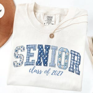 Senior 2027 Floral Faux Patchwork Comfort Colors® Shirt – Graduation Outfit High School Senior