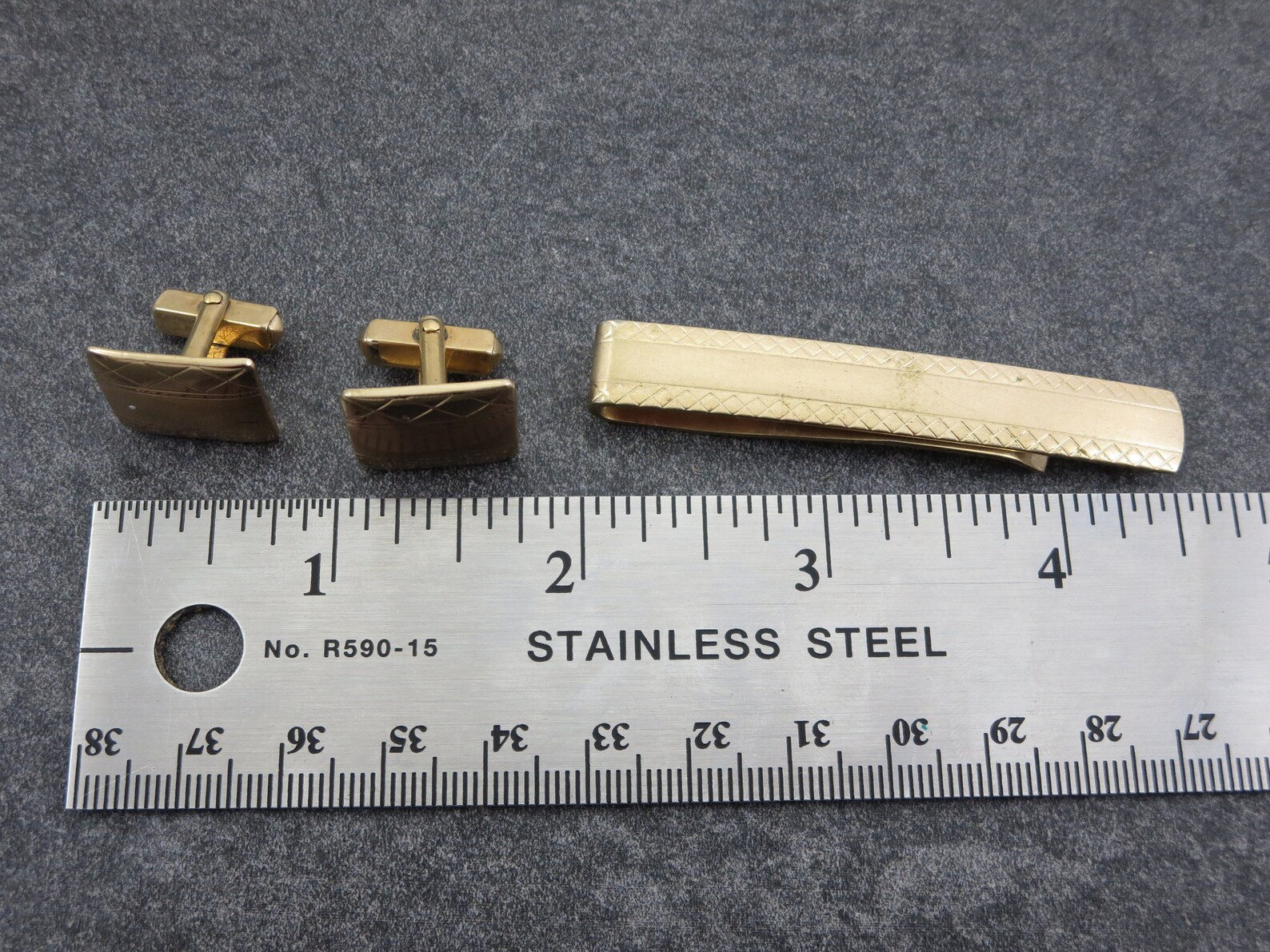 anson tie clip and cufflinks