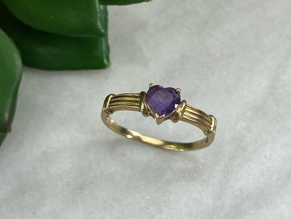 10k Gold and Amethyst Heart Ring - Birthstone Vin… - image 1