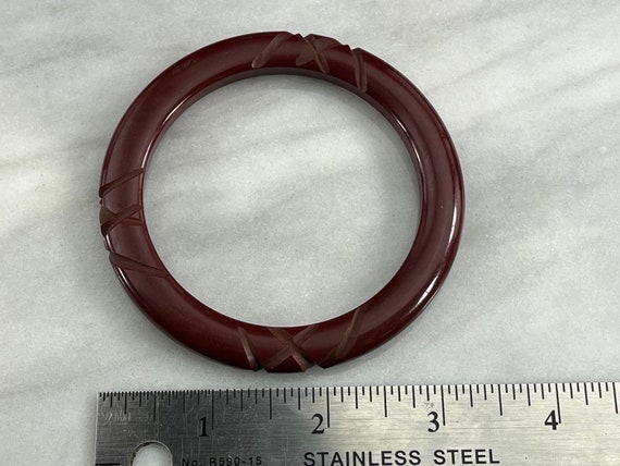 Carved Bakelite Bangle Bracelet - Dark Brick Red,… - image 4