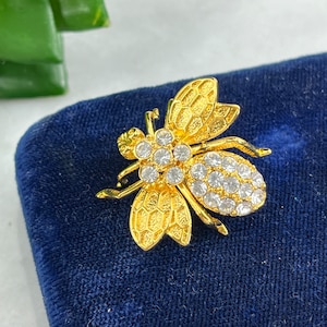 Vogue Bijou voguebijoux brooch vintage ribbon motif