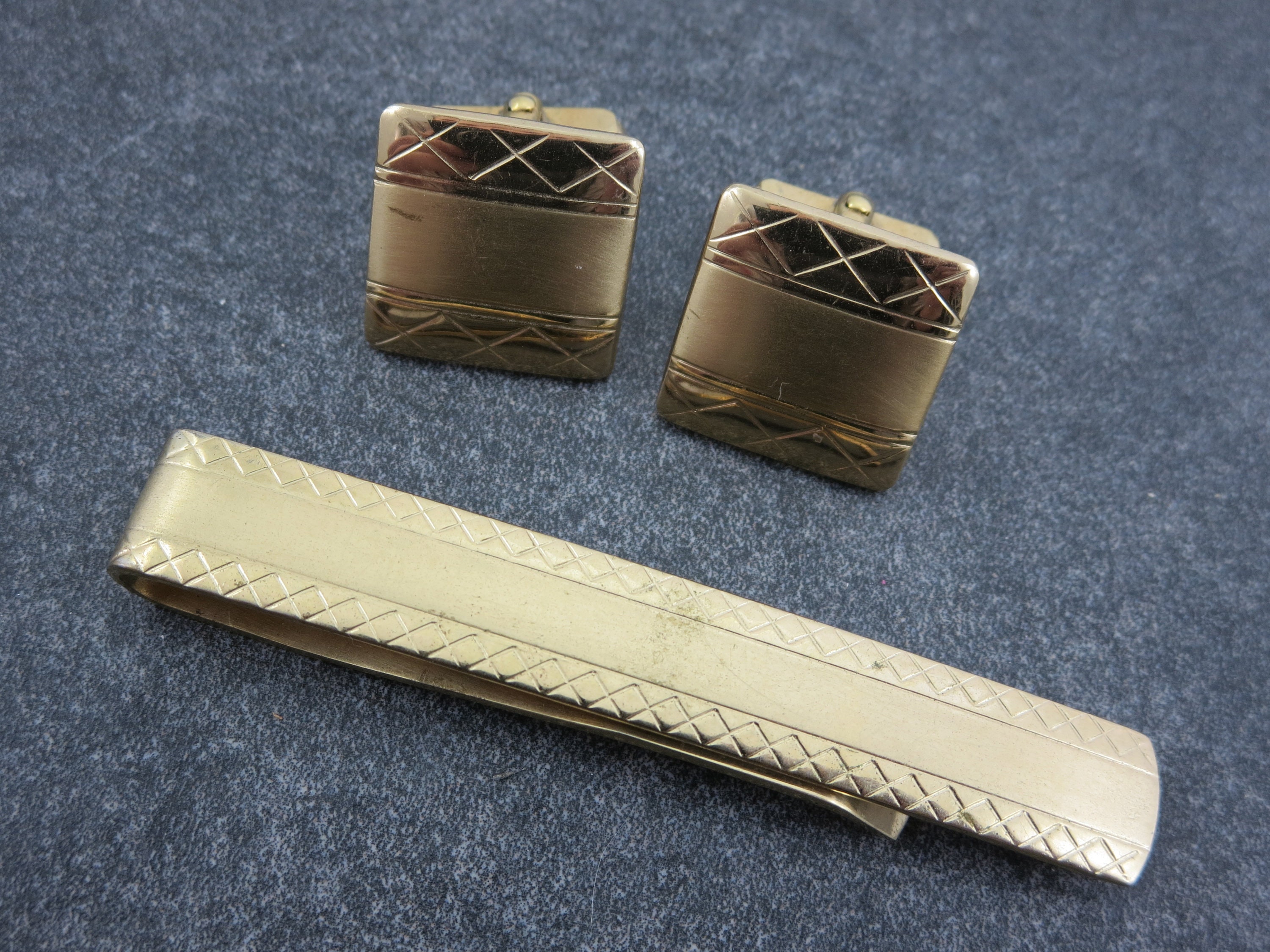 anson tie clip and cufflinks