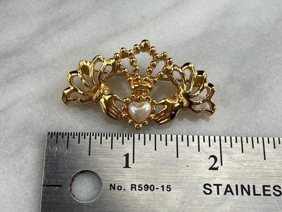 Costume Jewelry Claddagh Brooch with Faux Pearl H… - image 4