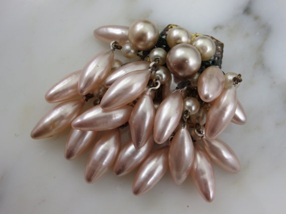 Vintage Pink Faux Pearl Beaded Dress Clip - 1930s - image 8