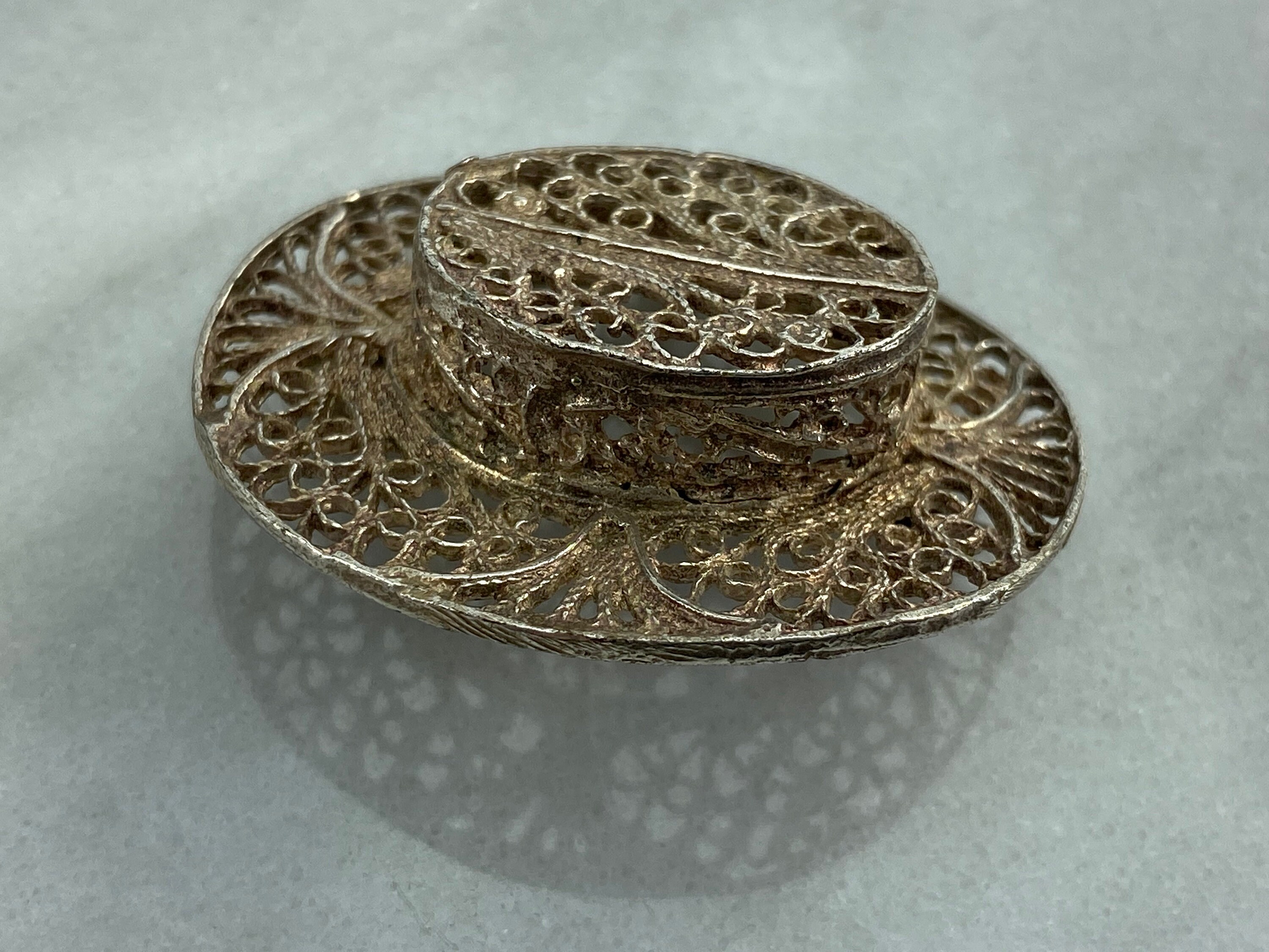 Broche Ancienne Pour Chapeau, Métal Argenté Filigrané, Bijou Vintage, Occasion