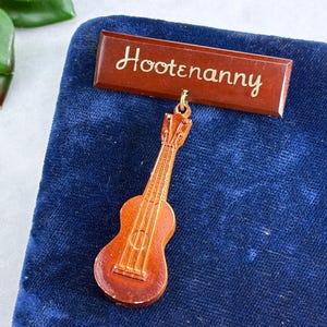 Vintage Early Plastic Hootenanny Brooch – Guitar Dangle – Folk Music Costume Jewelry
