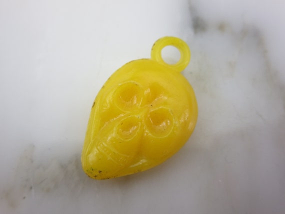 Skull Cracker Jack Charm - Yellow Plastic Cellulo… - image 5