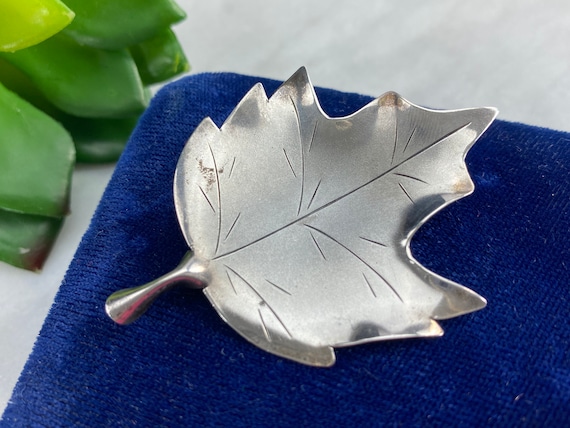 Broche Feuille En Argent - Vintage - Occasion - Sans Marque