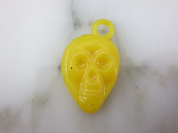 Skull Cracker Jack Charm - Yellow Plastic Cellulo… - image 3