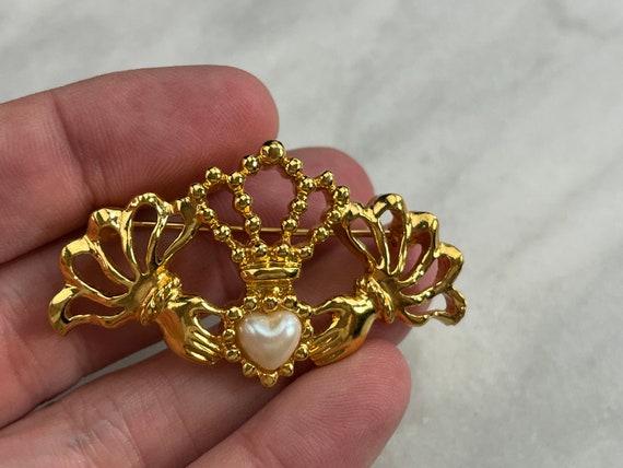 Costume Jewelry Claddagh Brooch with Faux Pearl H… - image 5