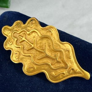 Vintage Ines de la Fressange Oak Leaf Brooch - Textured Gold Tone