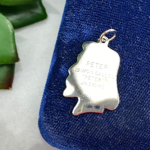 Colgante con dije del apóstol Pedro - Tono plateado