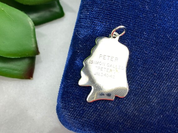 Pendentif Religieux En Argent Massif - Longueur 42 Mm, Occasion, Bijou Vintage Sans Marque