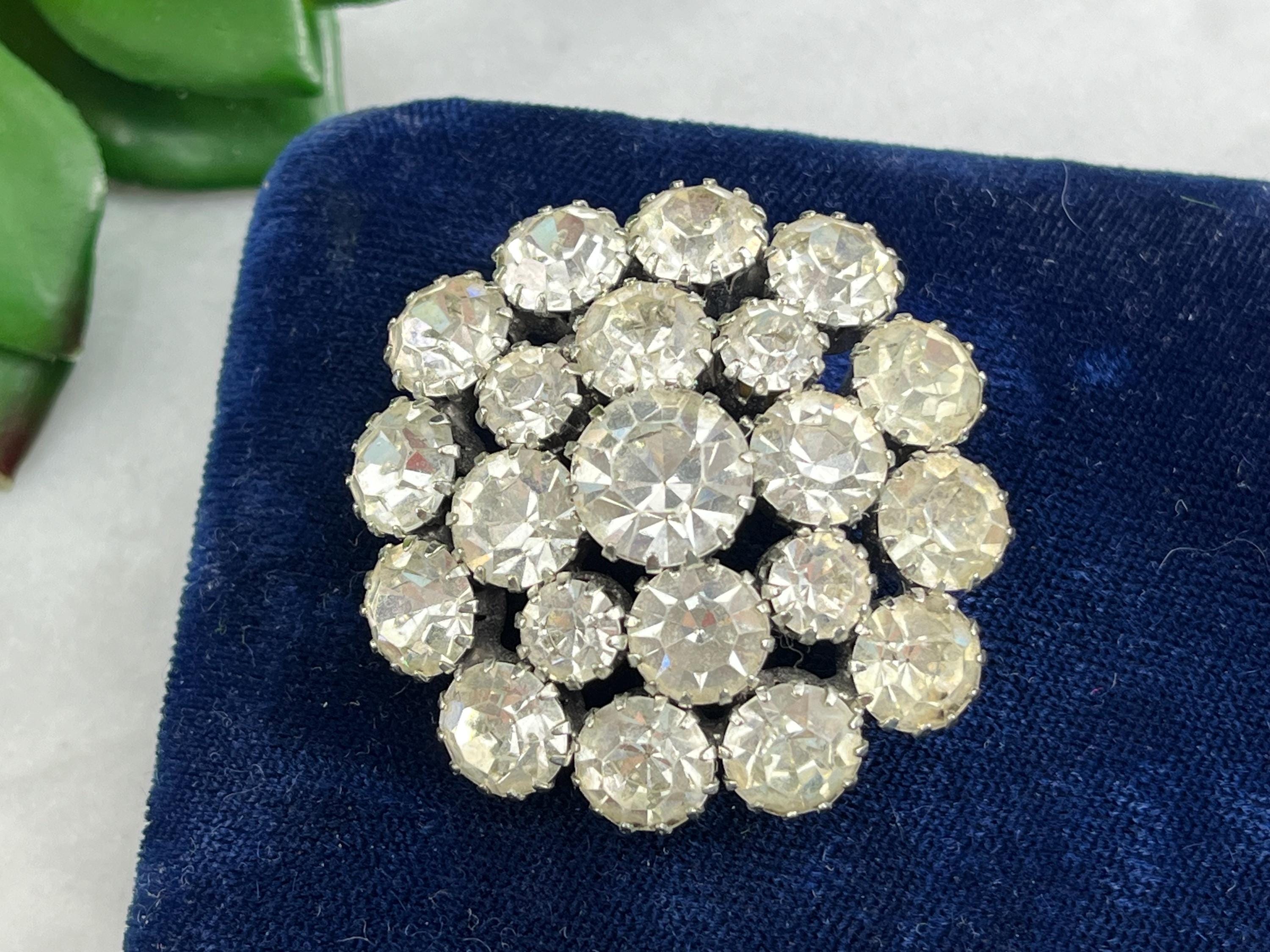 1950s’　blue glass rhinestone　brooch Vintage 1950s Molded Glass Rhinestone Brooch Lucite Flower