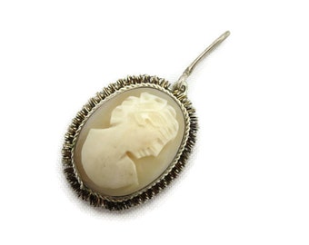 Vintage Cameo Pendant - Carved Shell