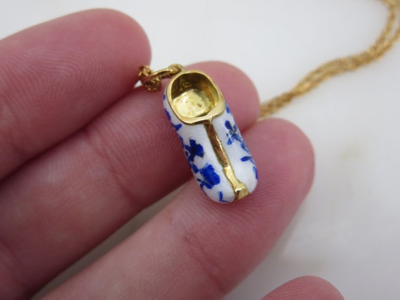 Vintage 18k Enamel Dutch Shoe Pendant Necklace wi… - image 4