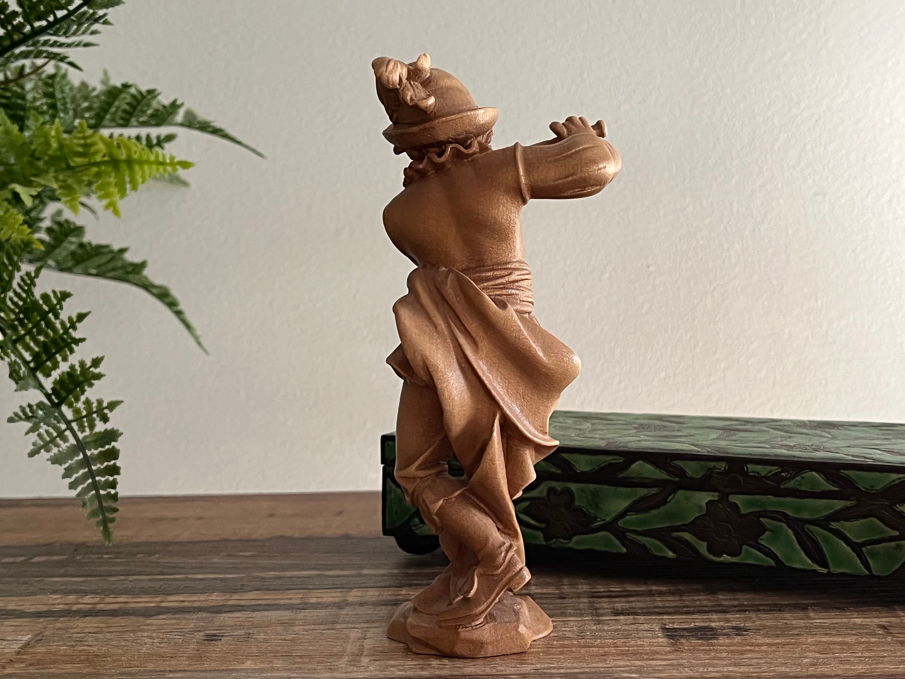 木彫りの置物 - フルートを演奏する少年、イタリアの彫刻芸術 - Etsy 日本