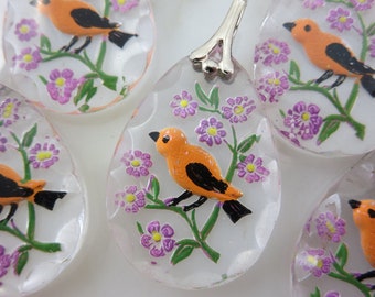 Bijoux vintage pendentif oiseau - Intaille peinte au dos en verre, UNE PIÈCE, oiseau orange, pendentif de collier vintage