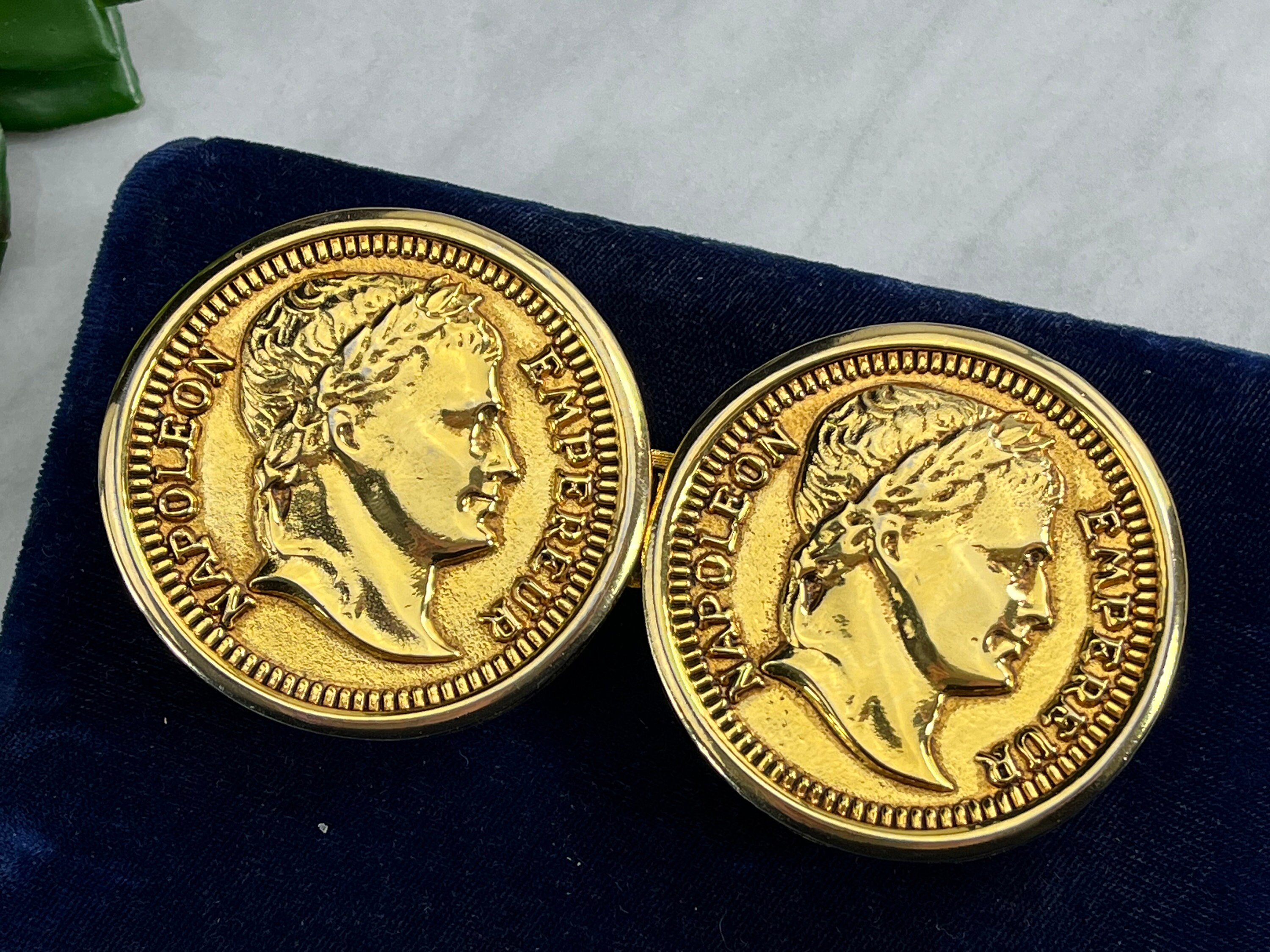 Vintage Coin Belt Buckle - Gold Tone Costume Jewelry by  display picture 3