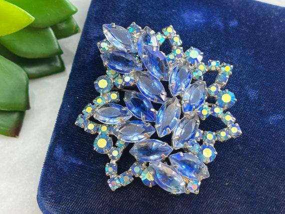 Vintage costume jewelry rhinestone brooches online