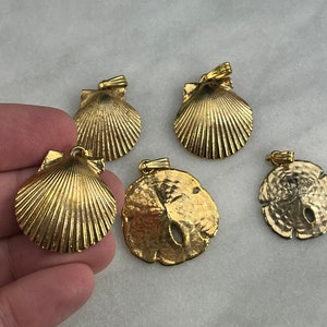 Vintage Gold Tone Shell and Sand Dollar Necklace Pendan Lot image 3