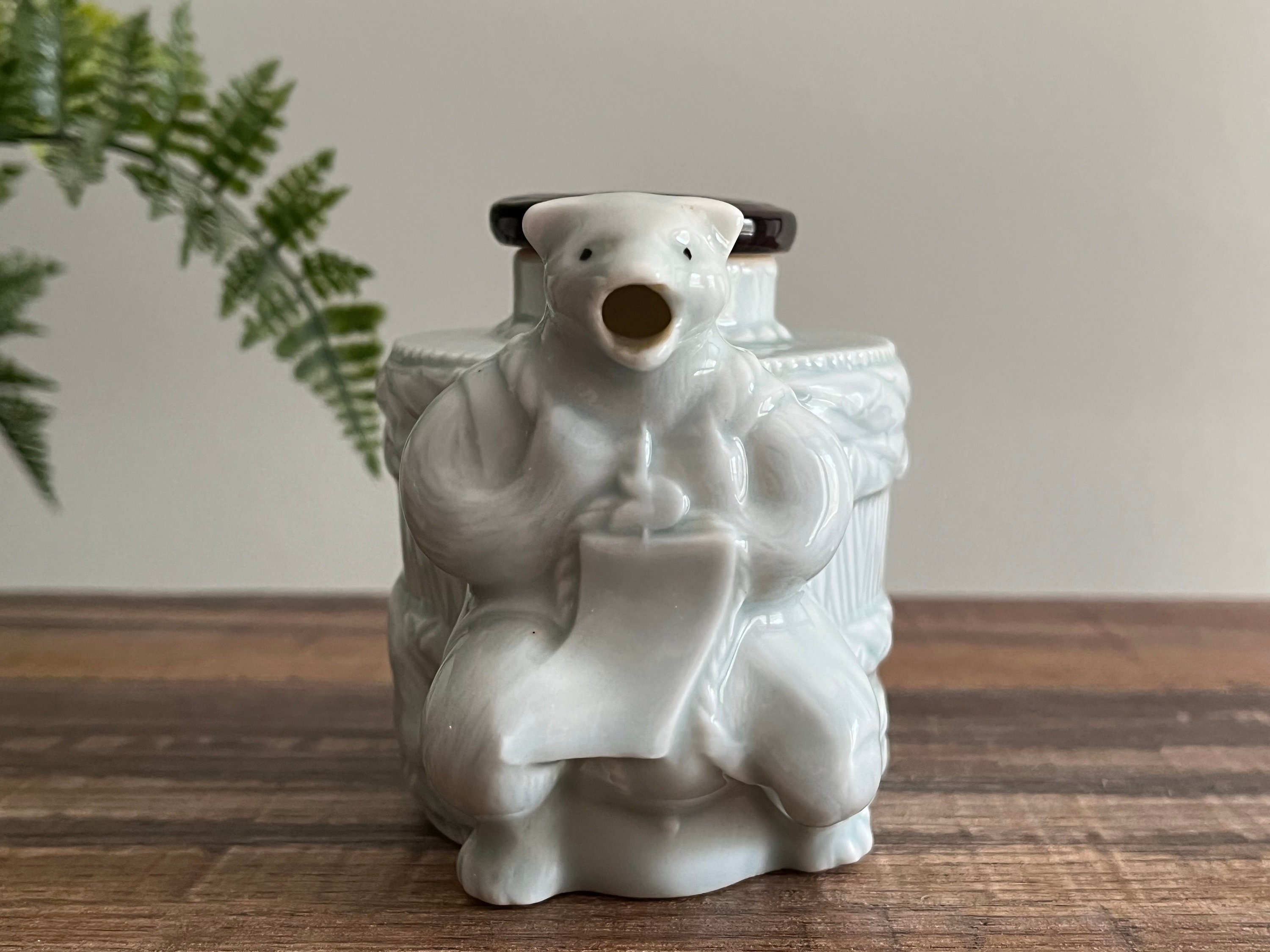  Bulls&Bears 置物 ホワイトポーセリン Amazon.com: WAYUTO Resin Polar Bear Sculpture with Metal Tray